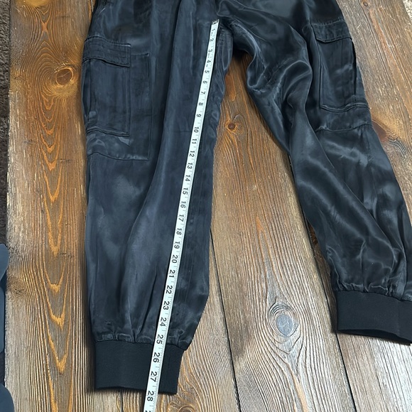 Ellie Tahari Washed Satin Cargo Joggers - Picture 8 of 12
